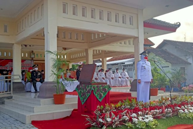 UPACARA BENDERA DALAM RANGKA MEMPERINGATI HUT KEMERDEKAAN RI KE 77 TINGKAT KECAMATAN PRAMBANAN