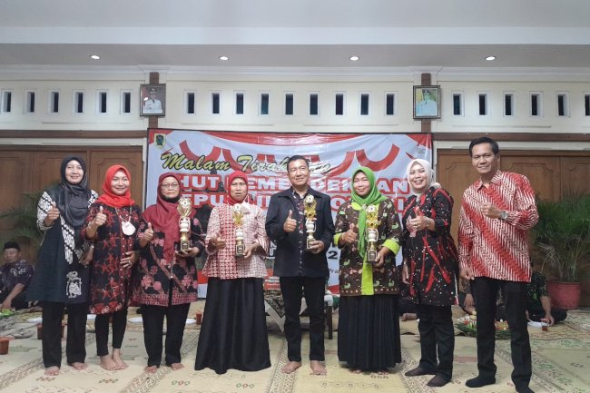 MALAM TIRAKATAN MENYAMBUT HUT RI KE 77 TINGKAT KECAMATAN PRAMBANAN BERLANGSUNG MERIAH