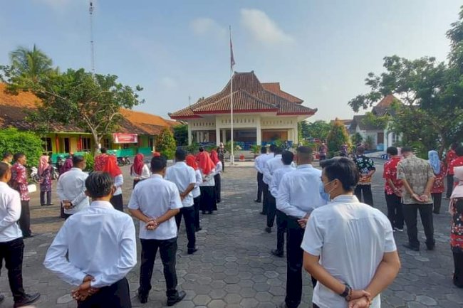 PNS pulang kantor  keluyuran