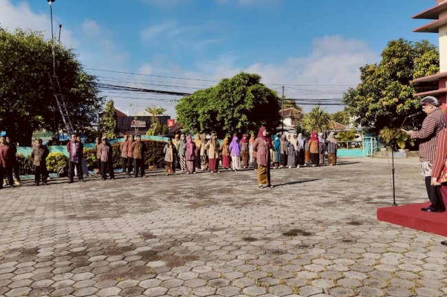 Peringati Hari Kartini ke 145 kecamatan prambanan gelar upacara