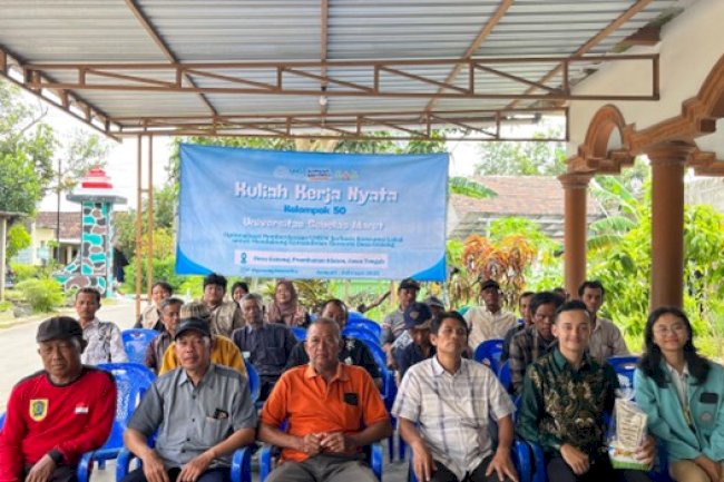 Mengubah Limbah Menjadi Emas, Mahasiswa KKN UNS Kelompok 50 Gelar Sosialisasi Budidaya Maggot di Desa Geneng