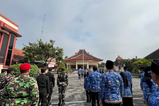upacara memperingati hari pahlawan 
