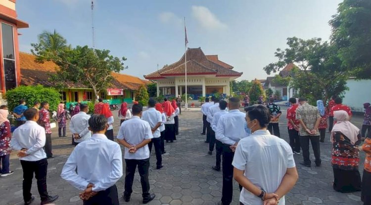 PNS pulang kantor  keluyuran