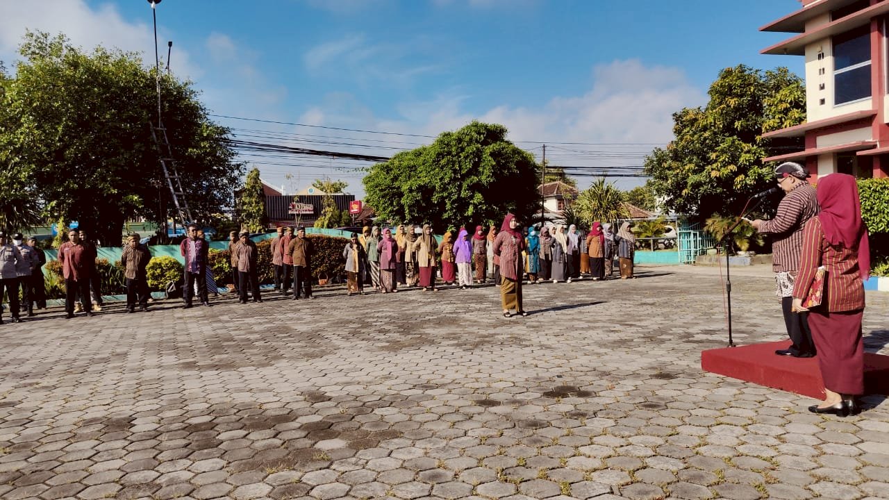 Peringati Hari Kartini ke 145 kecamatan prambanan gelar upacara