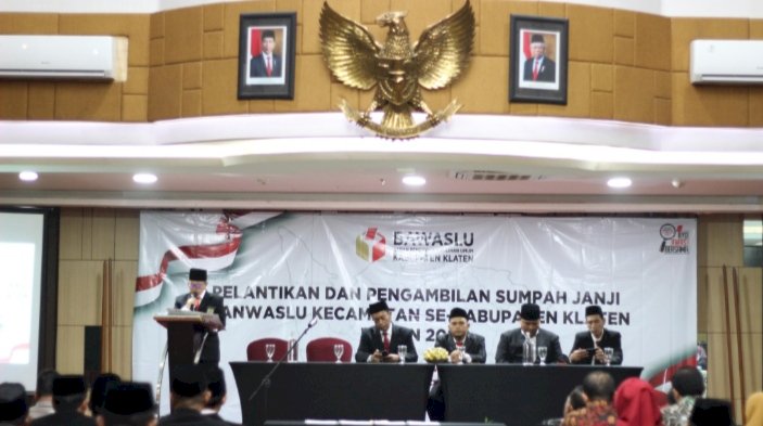 ANGGOTA PANWASCAM PRAMBANAN UNTUK PEMILIHAN SERENTAK 2024 RESMI DILANTIK