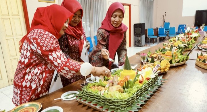 Menyambut HUT RI Kecamatan Prambanan gelar lomba tumpeng dan malam tirakatan