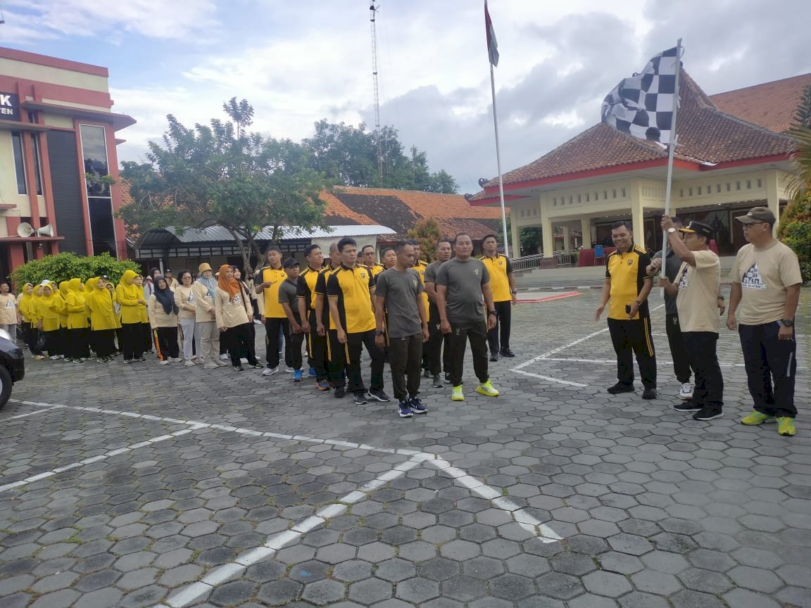  Kecamatan Prambanan adakan kegiatan jalan santai dan senam bersama